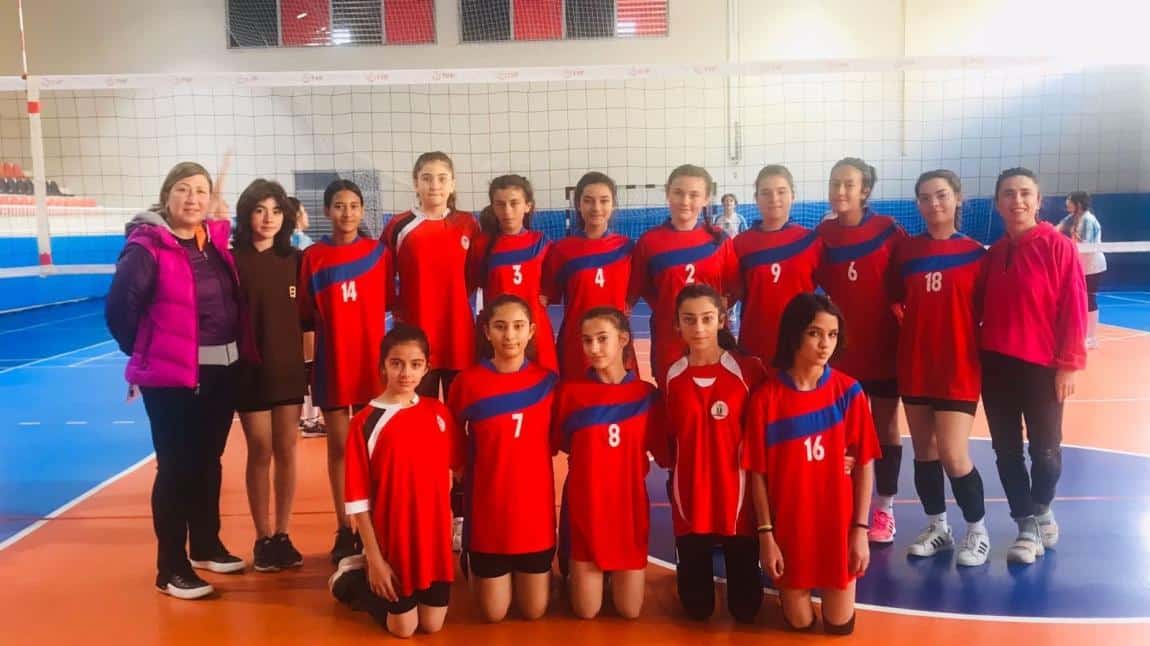 Okulumuz Yıldızlar Kız Voleybol Takımımız Grubundaki Maçlara Galibiyetle Başladı