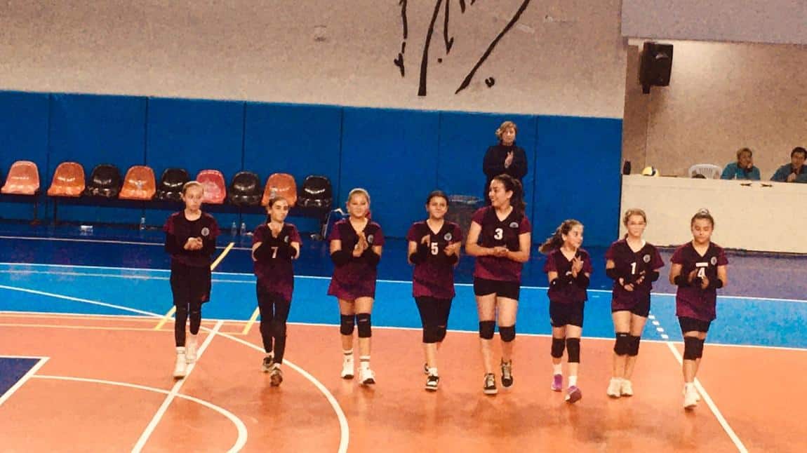 Kız Voleybol Takımımız