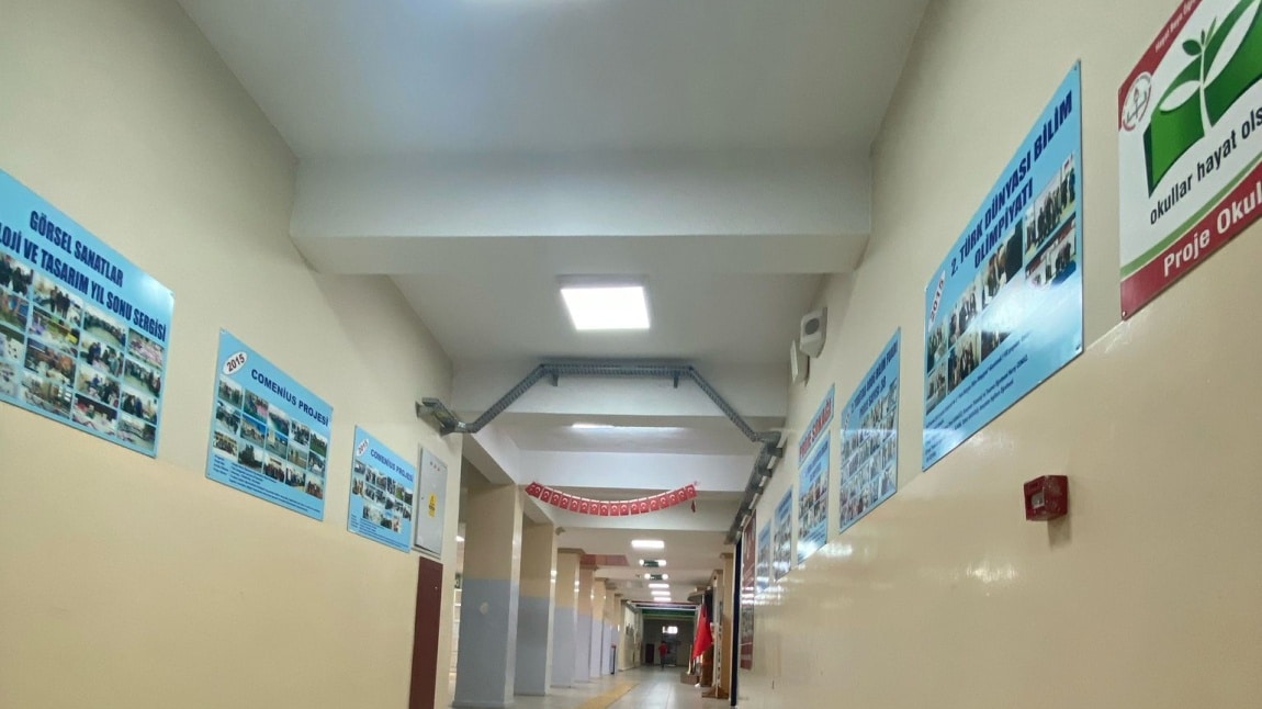 Okulumuzdaki Eskiyen Florasan Lambalar Led Lambalarla Değiştirildi