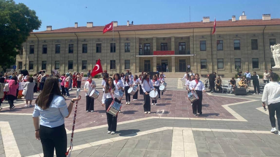 3. Geleneksel Halk Oyunları Şenliği  Yürüyüş Korteji